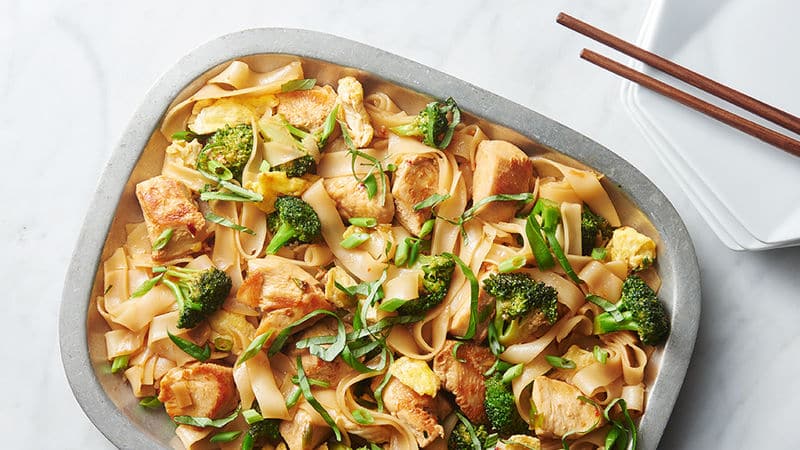 one-pot chicken pad see ew