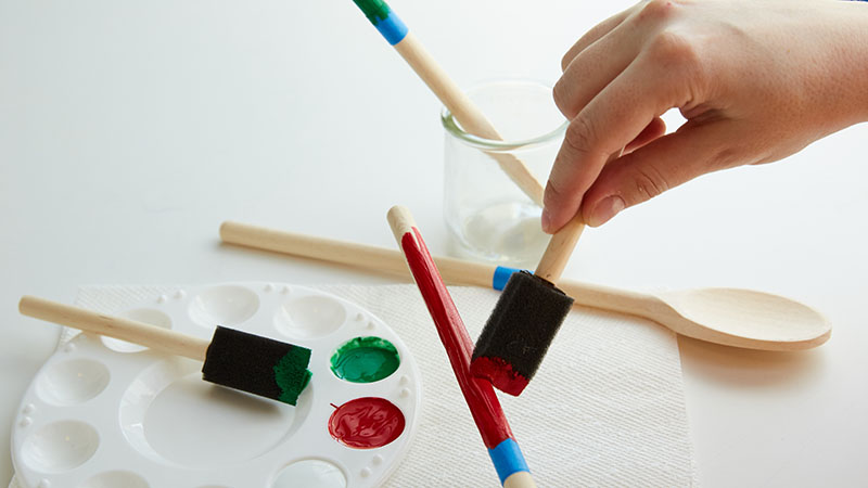 Use paint sponges to paint handles of wooden spoons