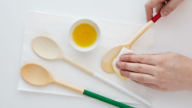 Use paper towels to apply wood conditioner to spoons
