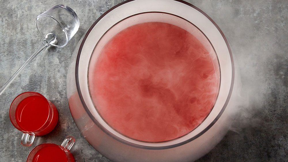 How to Use Dry Ice With a Punch Bowl