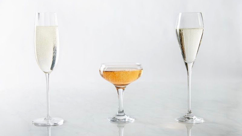 Champagne_filled-glasses