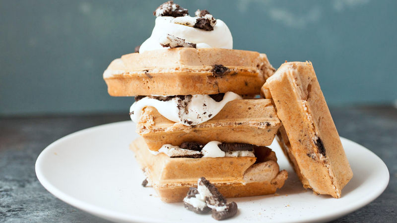 plate-food-hanger-cookies-cream-waffles