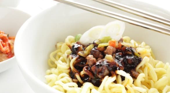How to Make Jajangmyeon Noodles