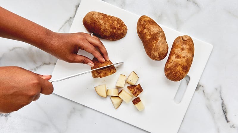 Cut the potatoes into chunks. 
