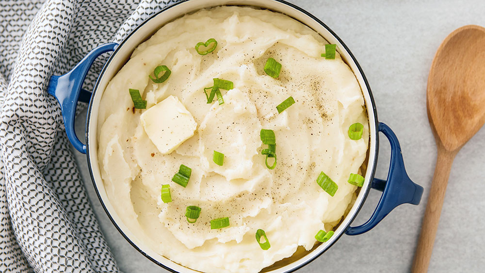 Mashed potatoes with green onions and butter