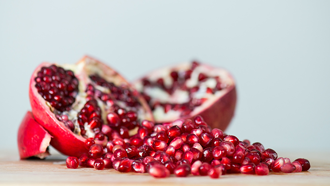 2014-01-17-HowToSeedPomegranate