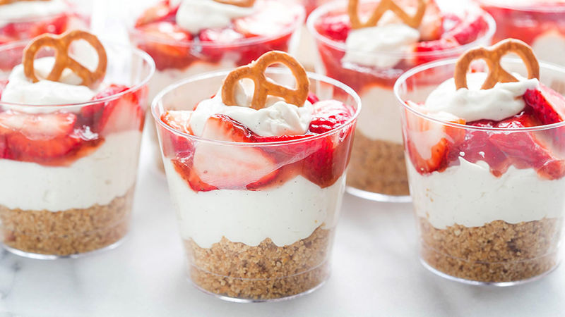 strawberry pretzel yogurt salad cups